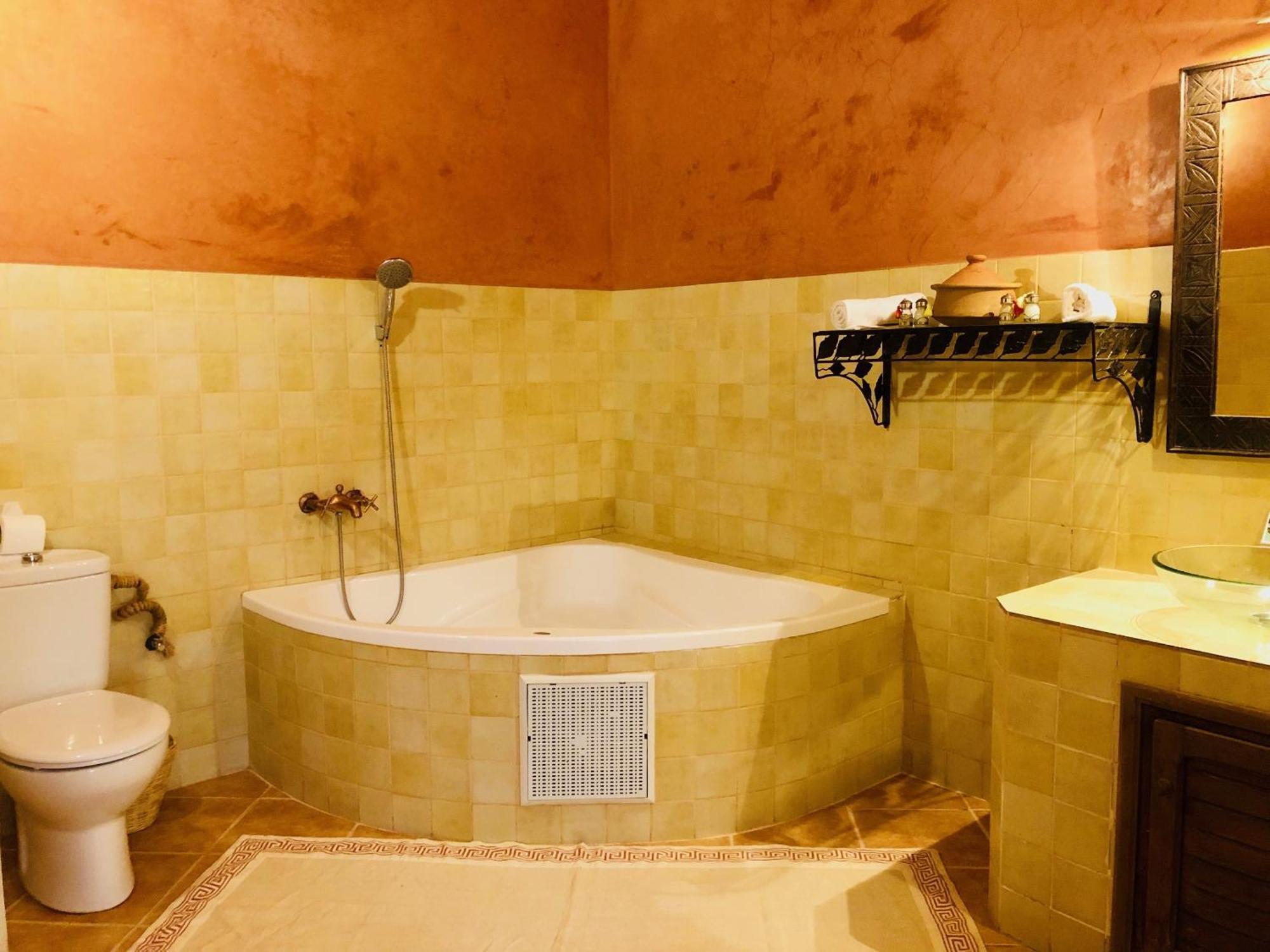 Kasbah Isfoula And Spa Ait Benhaddou Room photo
